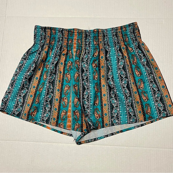 Women's Multicolor Paisley Patterned Shorts - Picture 8 of 8